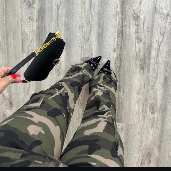 NWOT camo cargos - Picture 10 of 10